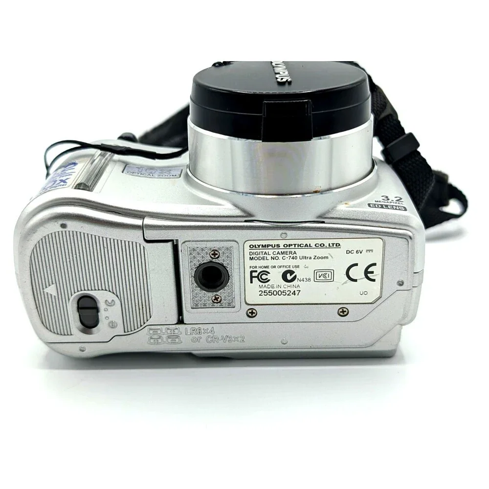 Olympus CAMEDIA C-740 Ultra Zoom 3.2MP Digital Camera - Silver - Tested